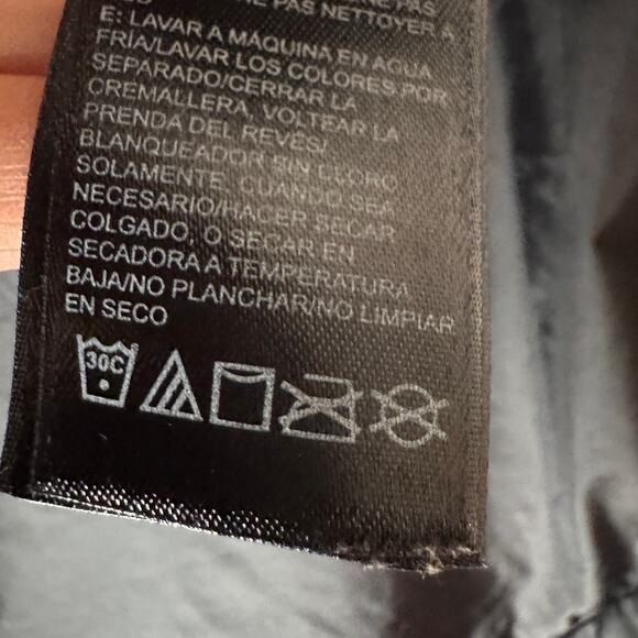 The North Face Pseudio Insulated Zip Vest Black and Grey Size Medium - Picture 6 of 9